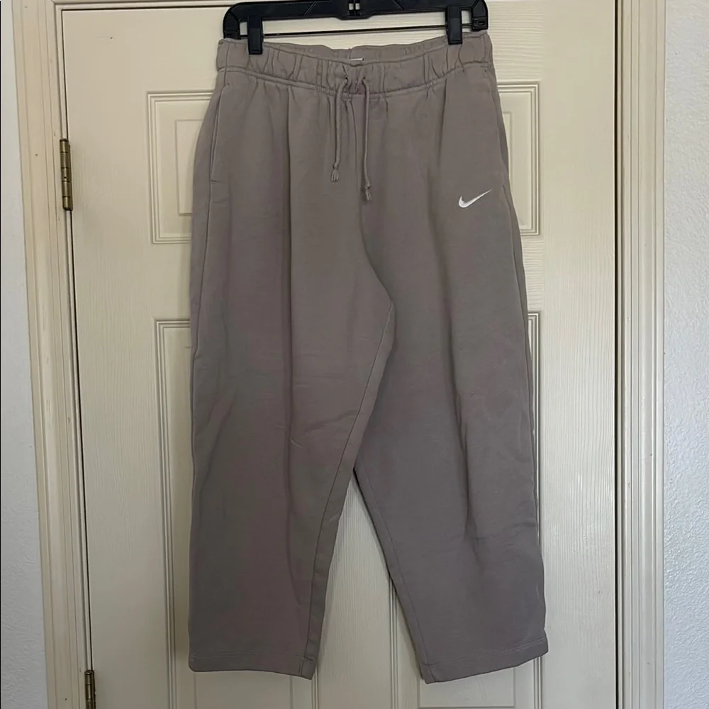 Nike Khaki Sweatpants Relaxed Fit Elastic Waistband